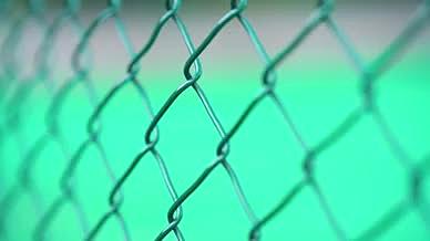 4k实拍围栏护栏监狱围栏特写风光空镜头视频的预览图